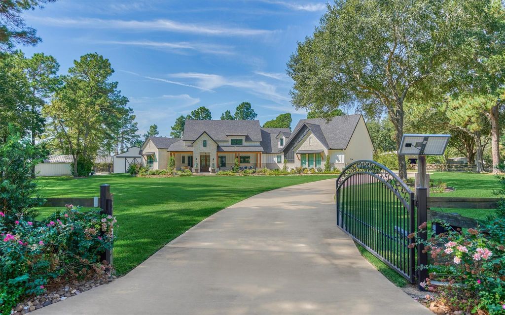 Photo of 1010 Towering Oaks Street, Magnolia, TX 77355 (MLS # 88354111)