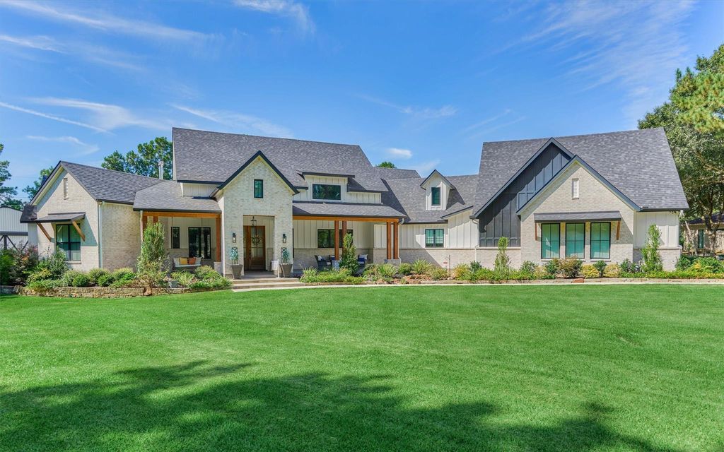 Photo of 1010 Towering Oaks Street, Magnolia, TX 77355 (MLS # 88354111)