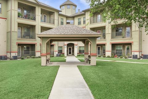 Photo of 200 W Yoakum Ave Avenue, Kingsville, TX 78363 (MLS # 11741170)