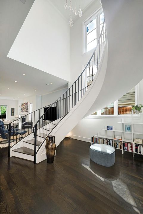 Photo of 2501 Yupon Street, Houston, TX 77006 (MLS # 90725580)