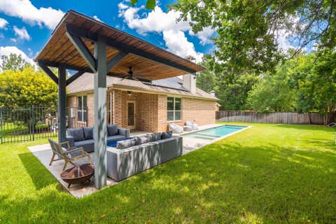 Photo of 2 Arrowfeather Place, The Woodlands, TX 77389 (MLS # 82738960)