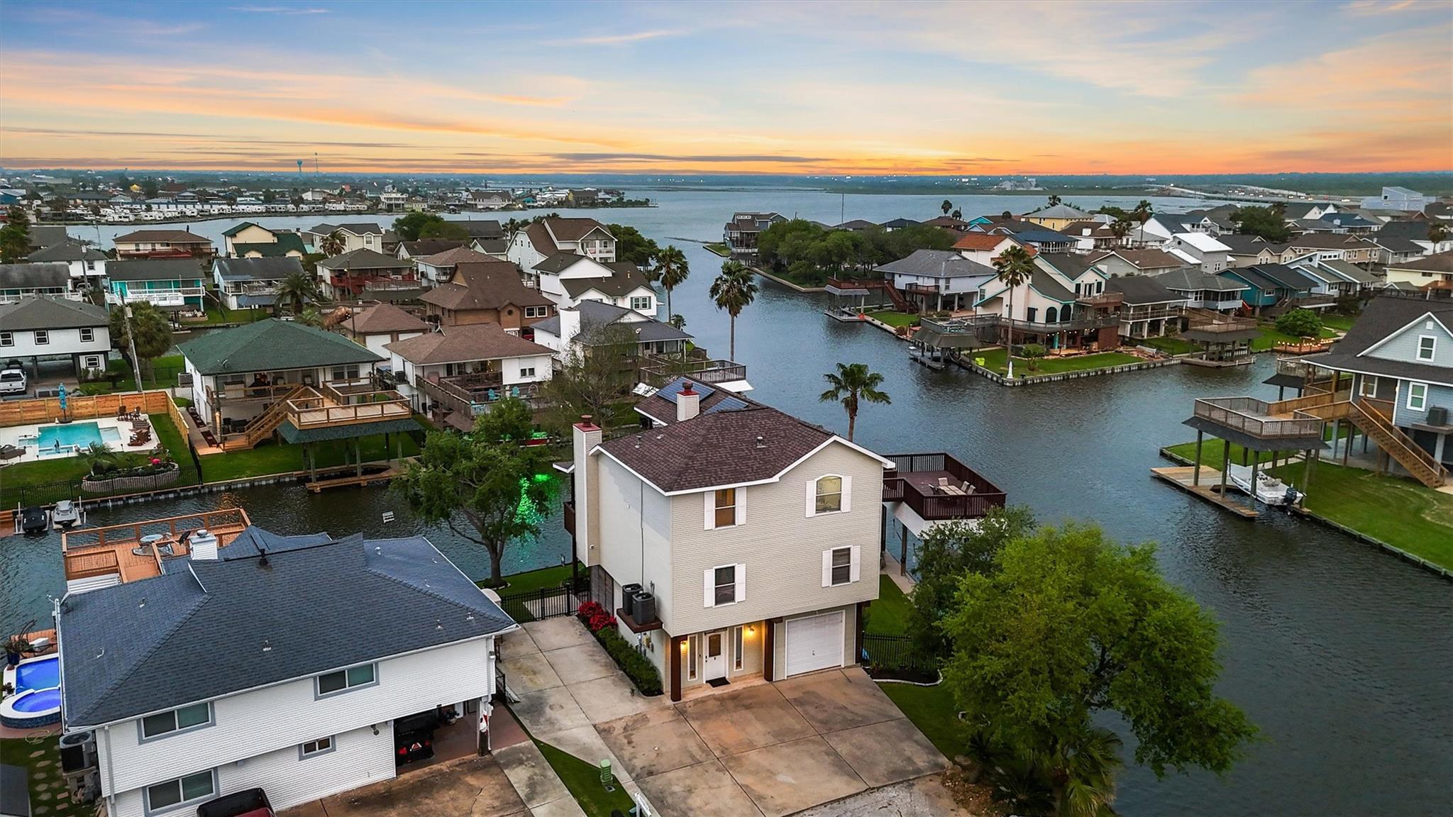 9 S Sandpiper Street