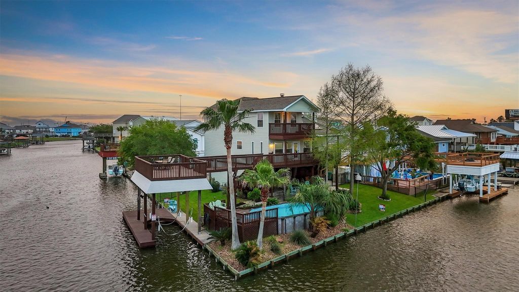 Photo of 9 S Sandpiper Street, La Marque, TX 77568 (MLS # 92319954)