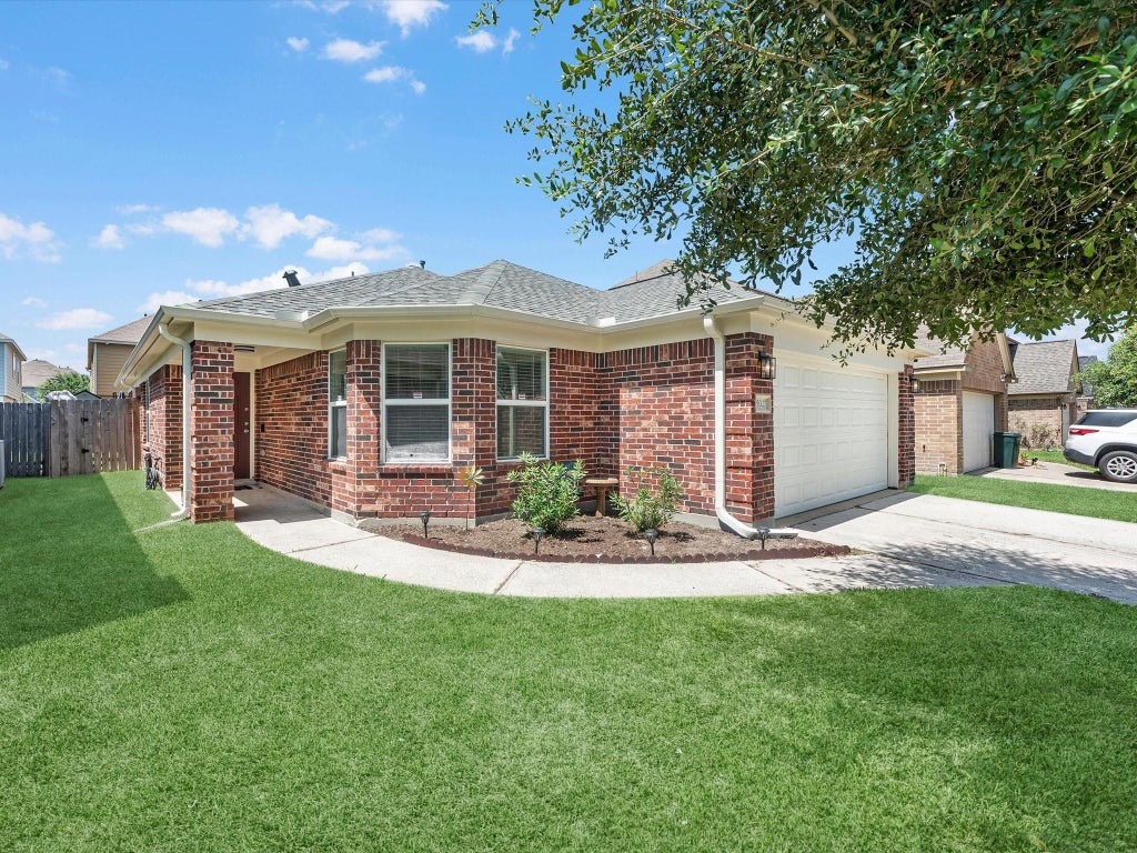 Photo of 5027 Dappled Grove Trail, Humble, TX 77346 (MLS # 4628916)