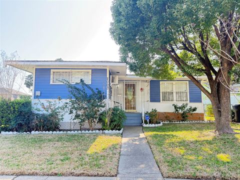 Photo of 2003 Alta Vista Street, Houston, TX 77023 (MLS # 65055431)