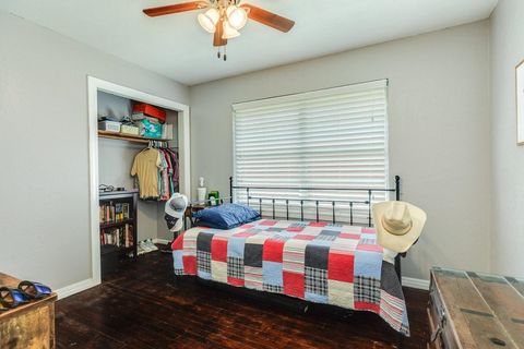 Tiny photo for 2109 N Tinsley Street, Angleton, TX 77515 (MLS # 94513239)