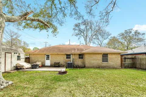 Tiny photo for 2109 N Tinsley Street, Angleton, TX 77515 (MLS # 94513239)