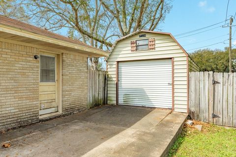 Tiny photo for 2109 N Tinsley Street, Angleton, TX 77515 (MLS # 94513239)