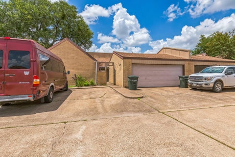 Homes For Sale - 2132 Kazmeier Plaza<br/> Bryan, TX 77802