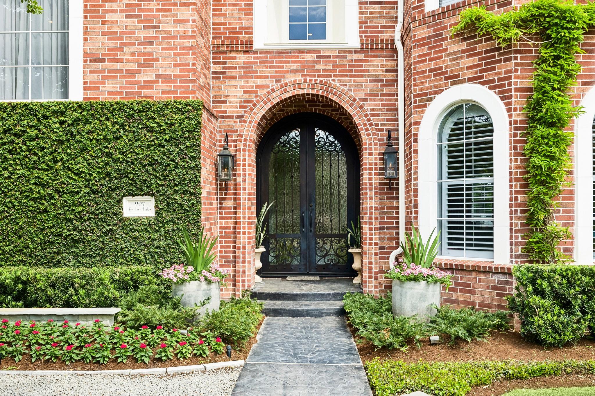 907 Enclave Lake Drive