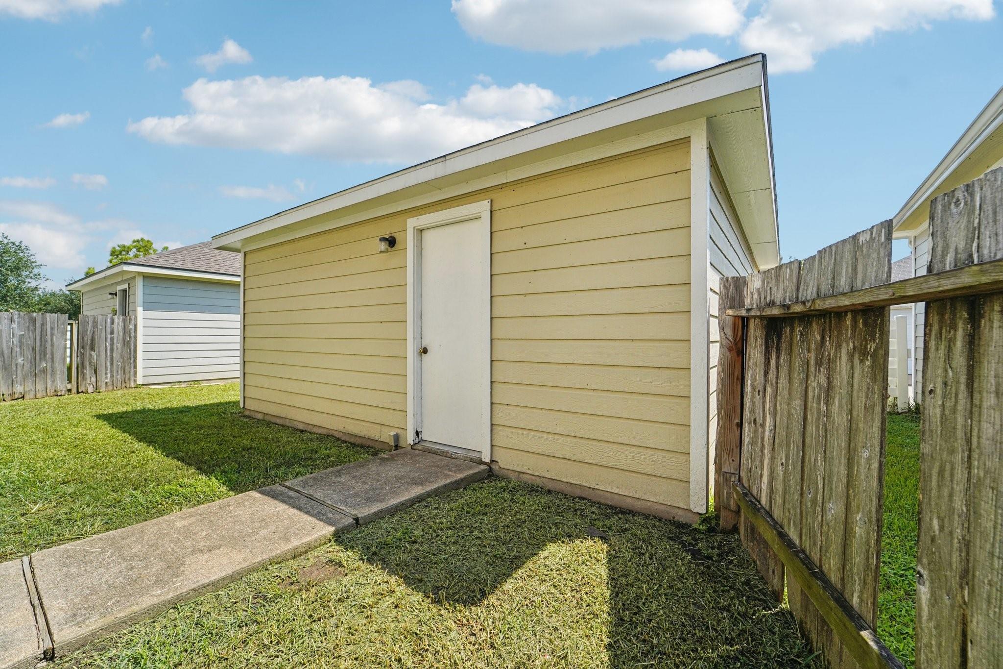 Houston, Texas 77047, United States, 3 Bedrooms Bedrooms, ,3 BathroomsBathrooms,Residential,Pending,205171