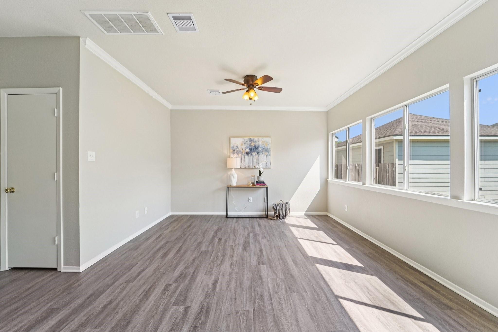 Houston, Texas 77047, United States, 3 Bedrooms Bedrooms, ,3 BathroomsBathrooms,Residential,Pending,205171