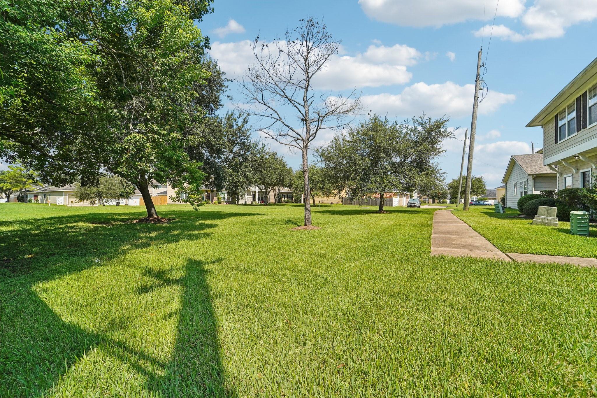 Houston, Texas 77047, United States, 3 Bedrooms Bedrooms, ,3 BathroomsBathrooms,Residential,Pending,205171