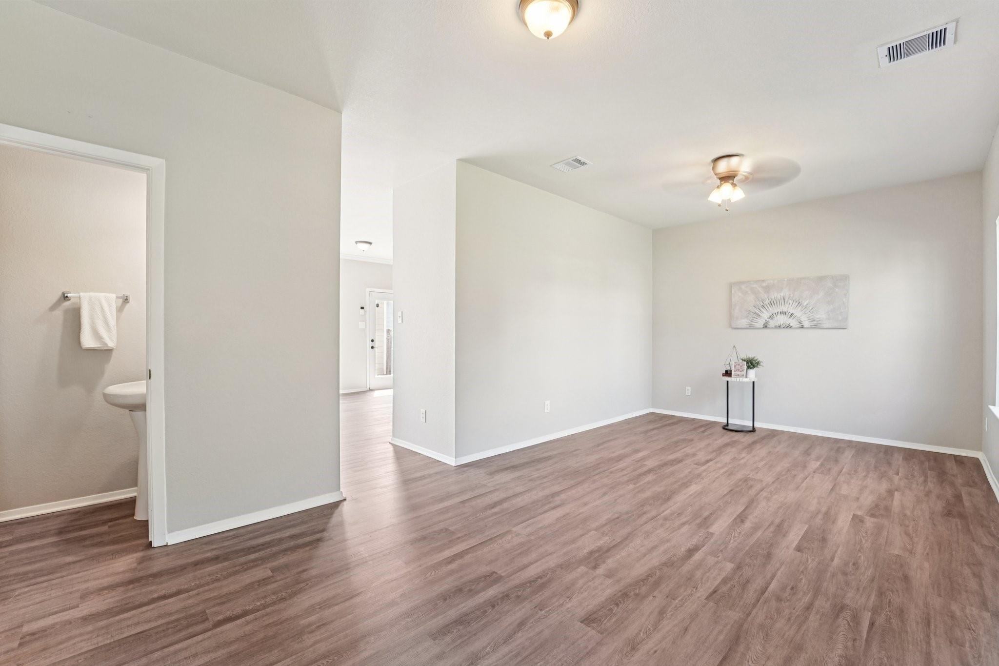 Houston, Texas 77047, United States, 3 Bedrooms Bedrooms, ,3 BathroomsBathrooms,Residential,Pending,205171