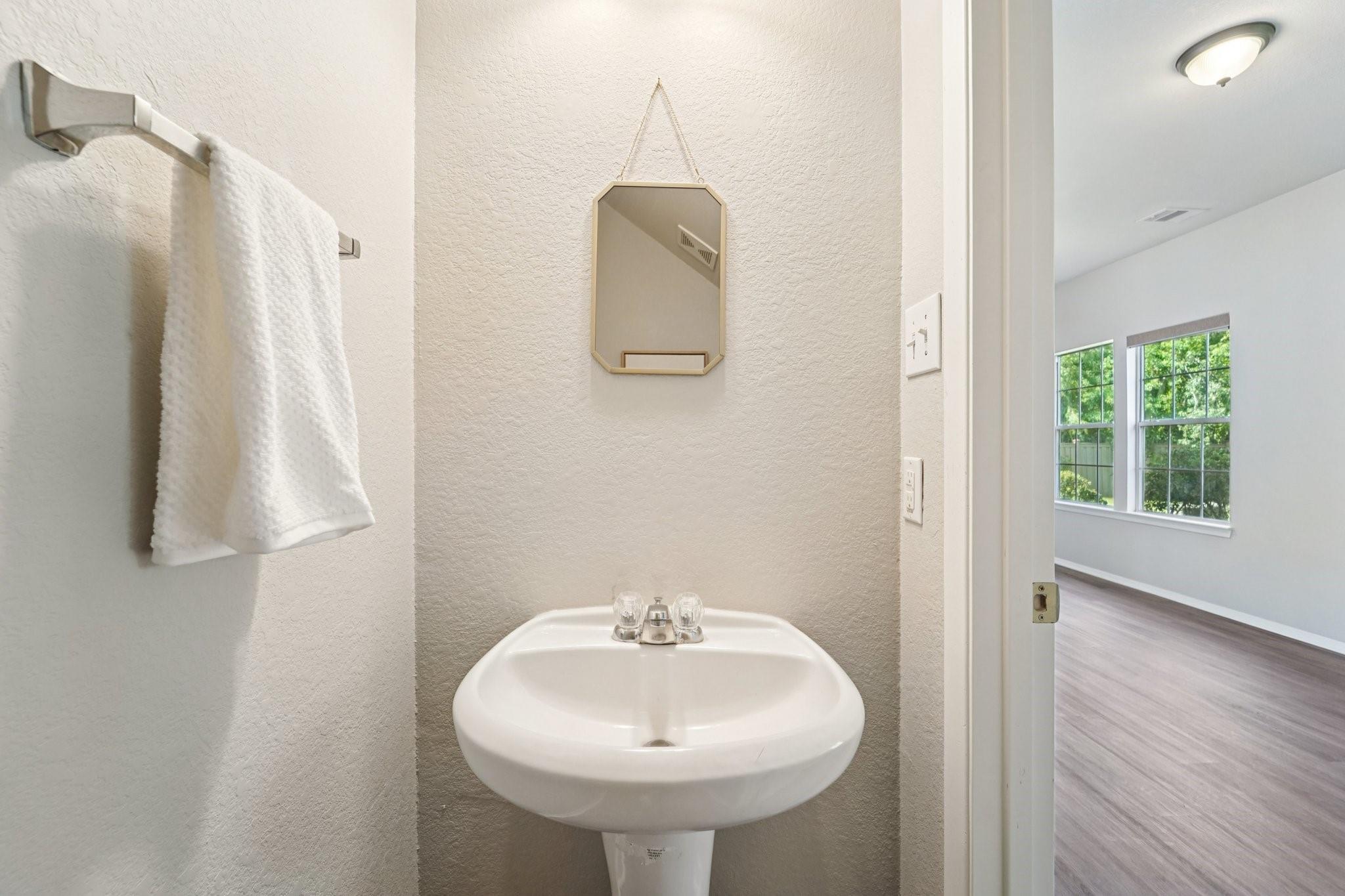 Houston, Texas 77047, United States, 3 Bedrooms Bedrooms, ,3 BathroomsBathrooms,Residential,Pending,205171