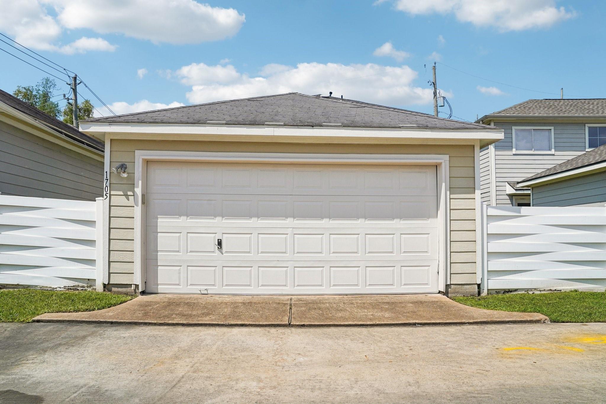 Houston, Texas 77047, United States, 3 Bedrooms Bedrooms, ,3 BathroomsBathrooms,Residential,Pending,205171