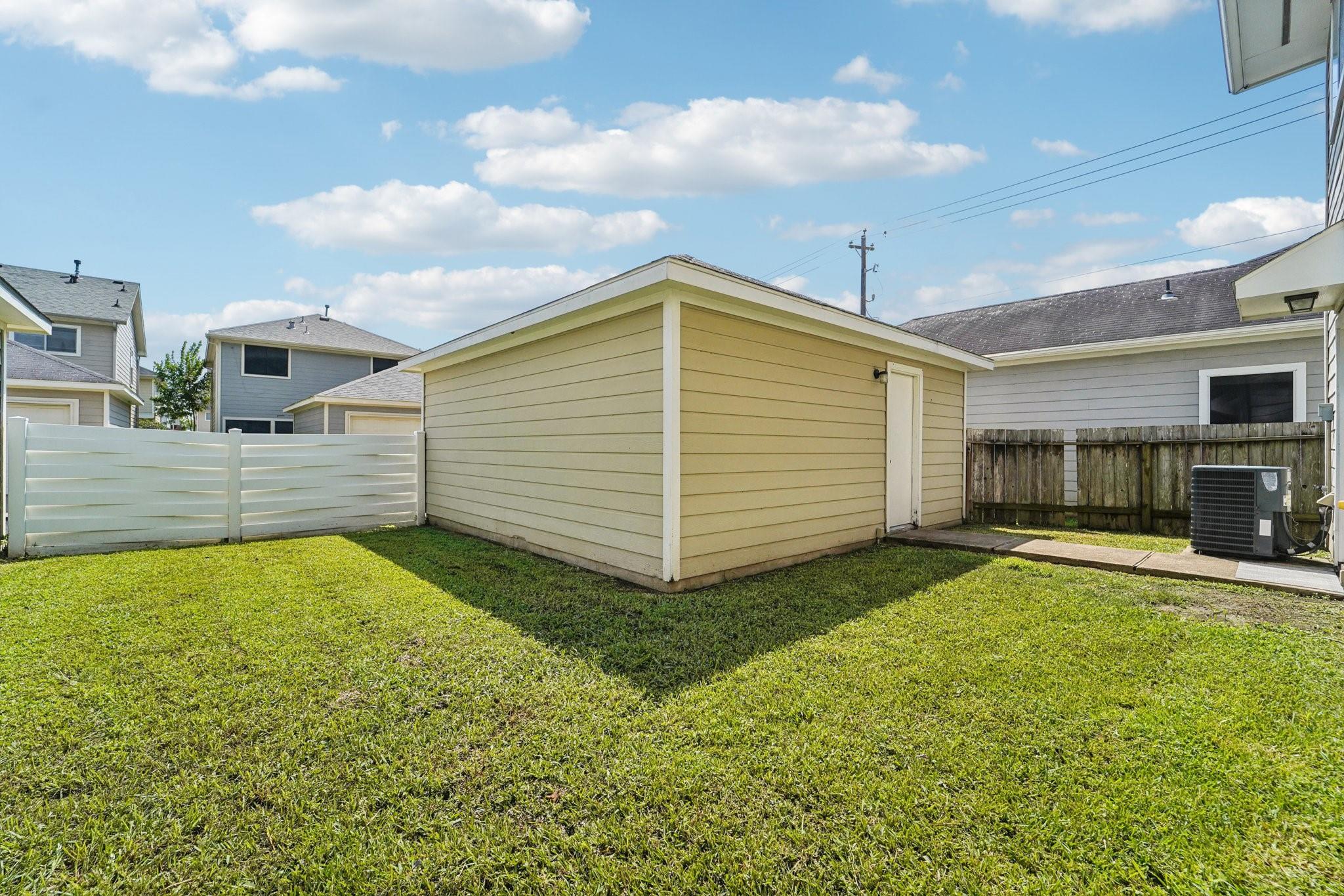 Houston, Texas 77047, United States, 3 Bedrooms Bedrooms, ,3 BathroomsBathrooms,Residential,Pending,205171