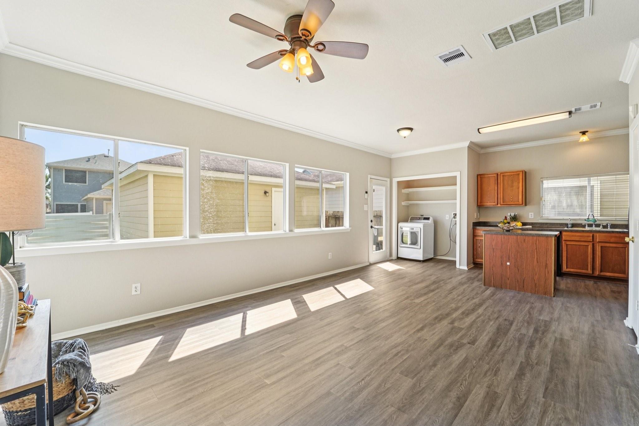 Houston, Texas 77047, United States, 3 Bedrooms Bedrooms, ,3 BathroomsBathrooms,Residential,Pending,205171