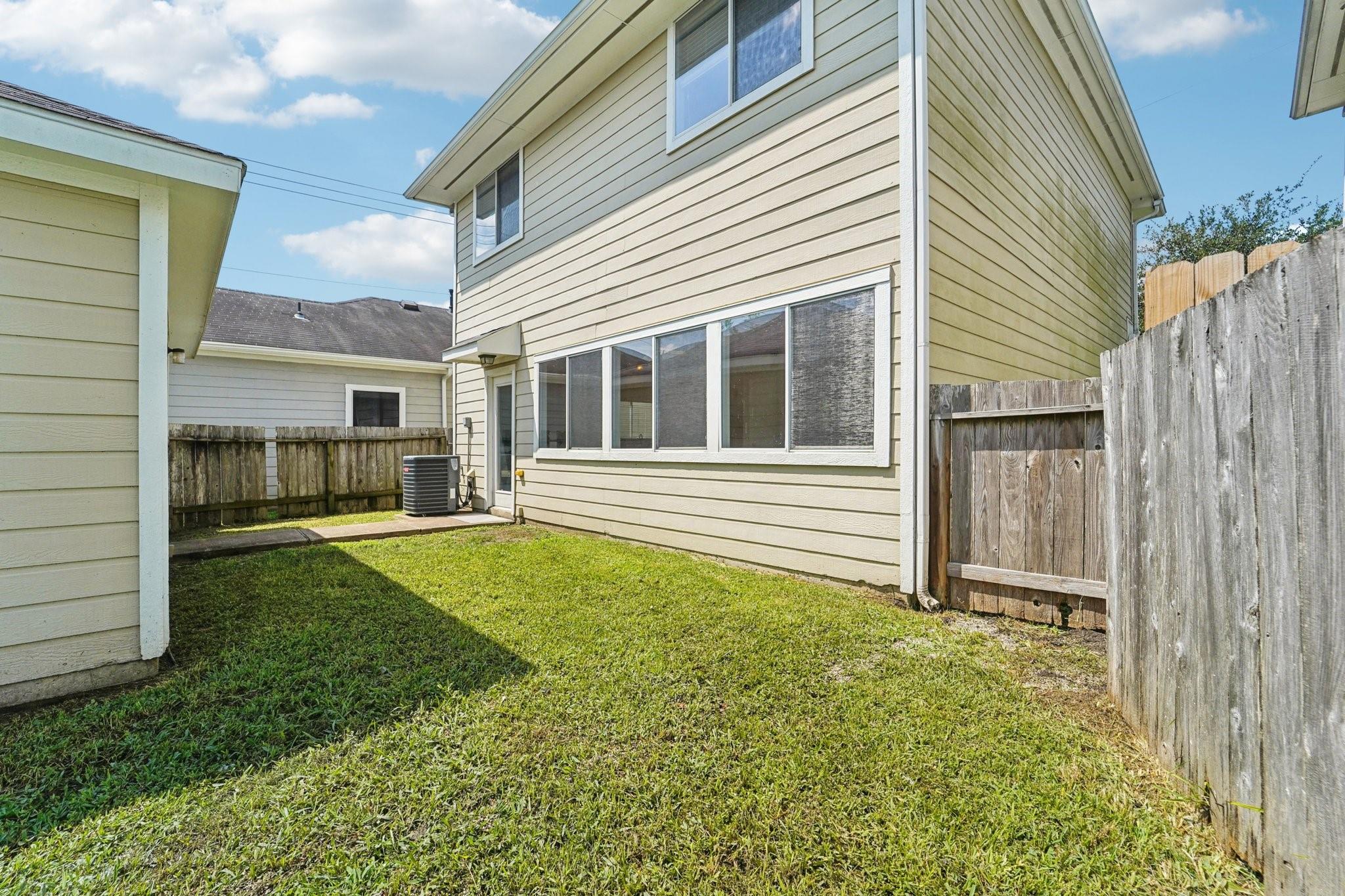 Houston, Texas 77047, United States, 3 Bedrooms Bedrooms, ,3 BathroomsBathrooms,Residential,Pending,205171