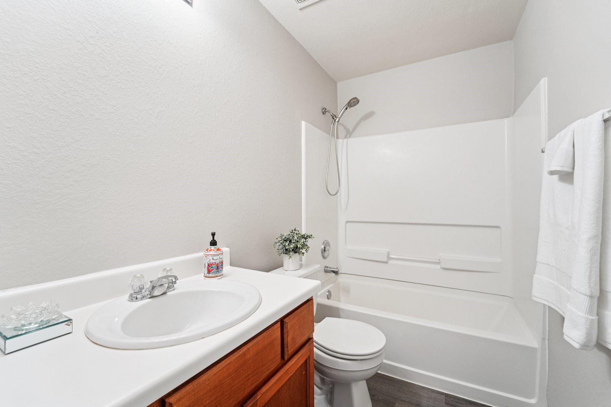 Houston, Texas 77047, United States, 3 Bedrooms Bedrooms, ,3 BathroomsBathrooms,Residential,Pending,205171