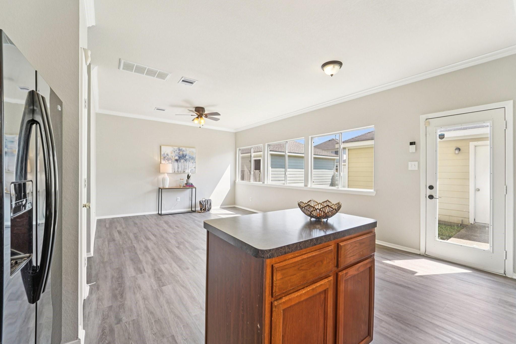 Houston, Texas 77047, United States, 3 Bedrooms Bedrooms, ,3 BathroomsBathrooms,Residential,Pending,205171