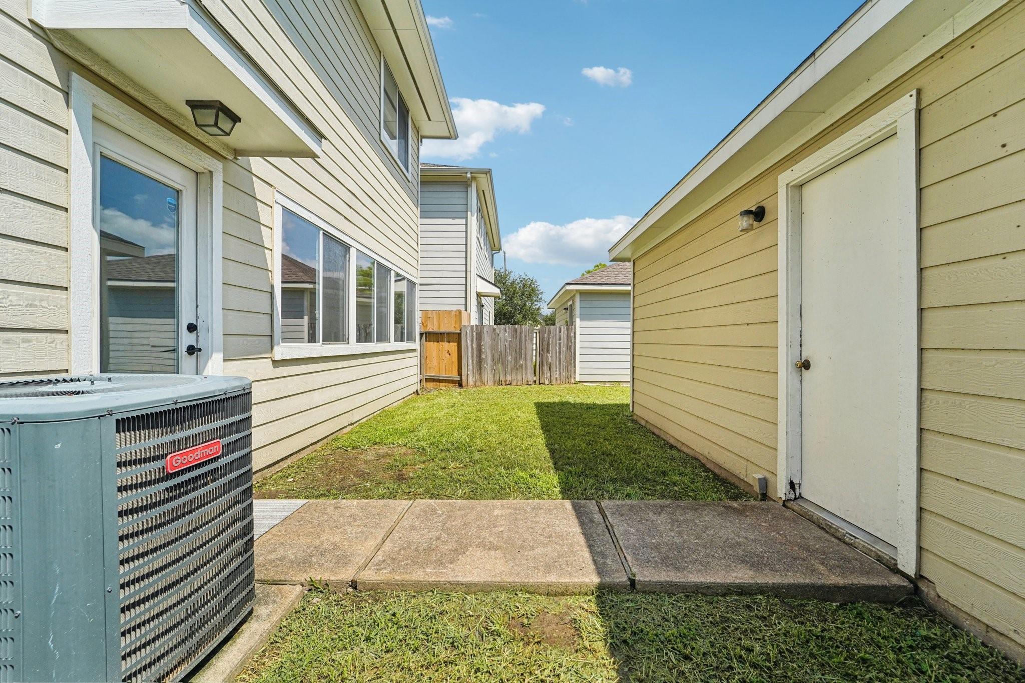 Houston, Texas 77047, United States, 3 Bedrooms Bedrooms, ,3 BathroomsBathrooms,Residential,Pending,205171