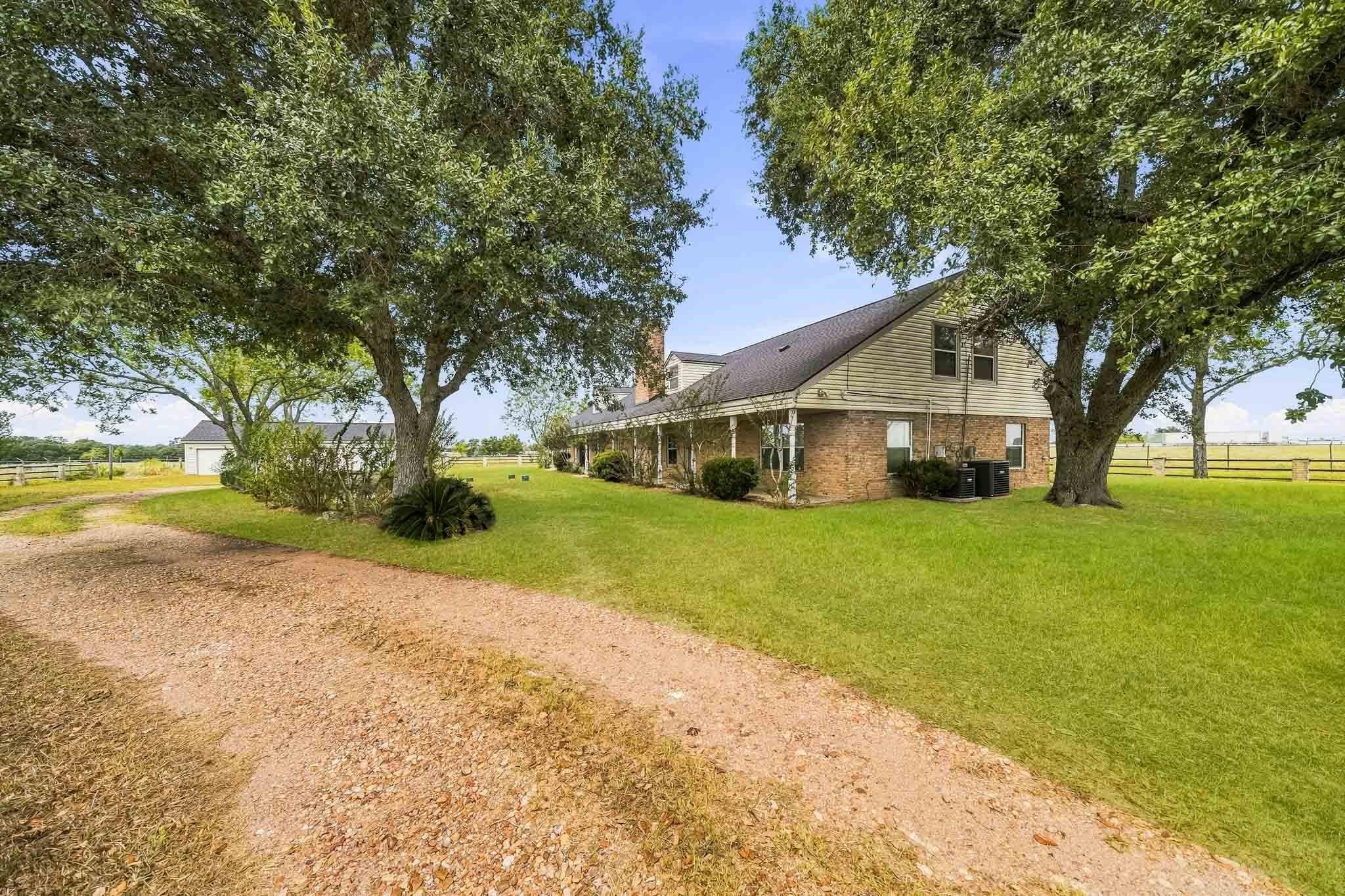 9719 I 10 Frontage Road
