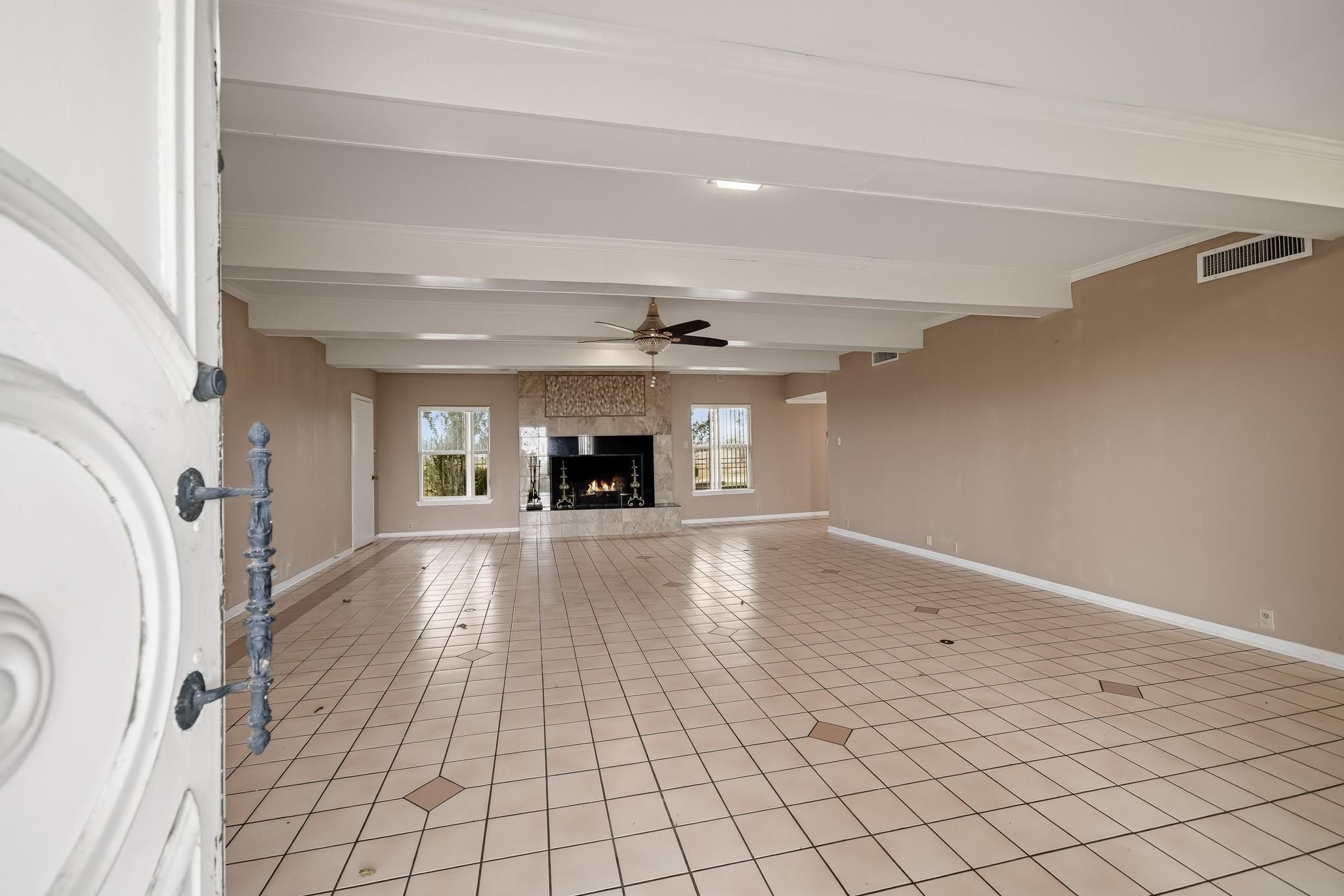 9719 I 10 Frontage Road