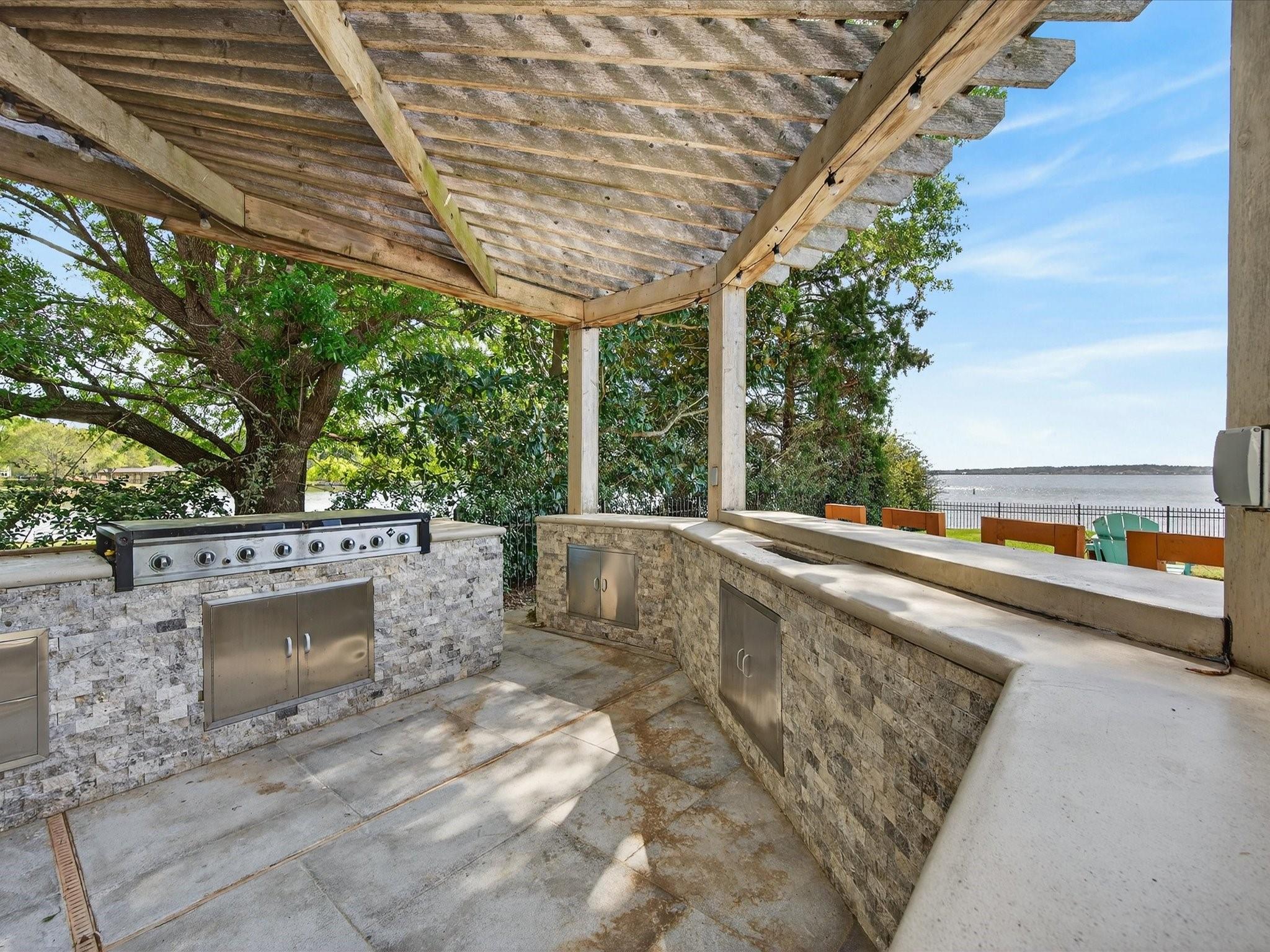 Willis, Texas, 77318, United States, 5 Bedrooms Bedrooms, ,5 BathroomsBathrooms,Residential,Active,2031003