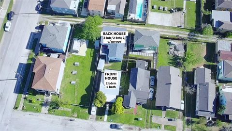 Photo of 2811 Avenue Q 1/2, Galveston, TX 77550 (MLS # 49141861)