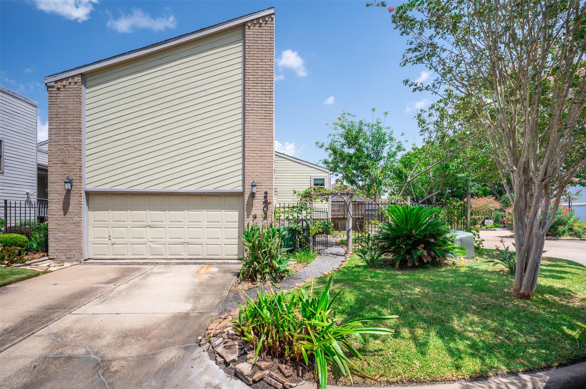 2402 Intrepid Way