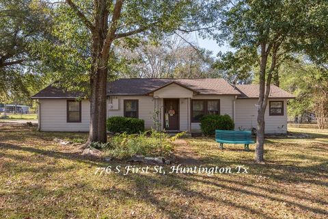 Photo of 776 South First Street St, Huntington, TX 75949 (MLS # 42266788)