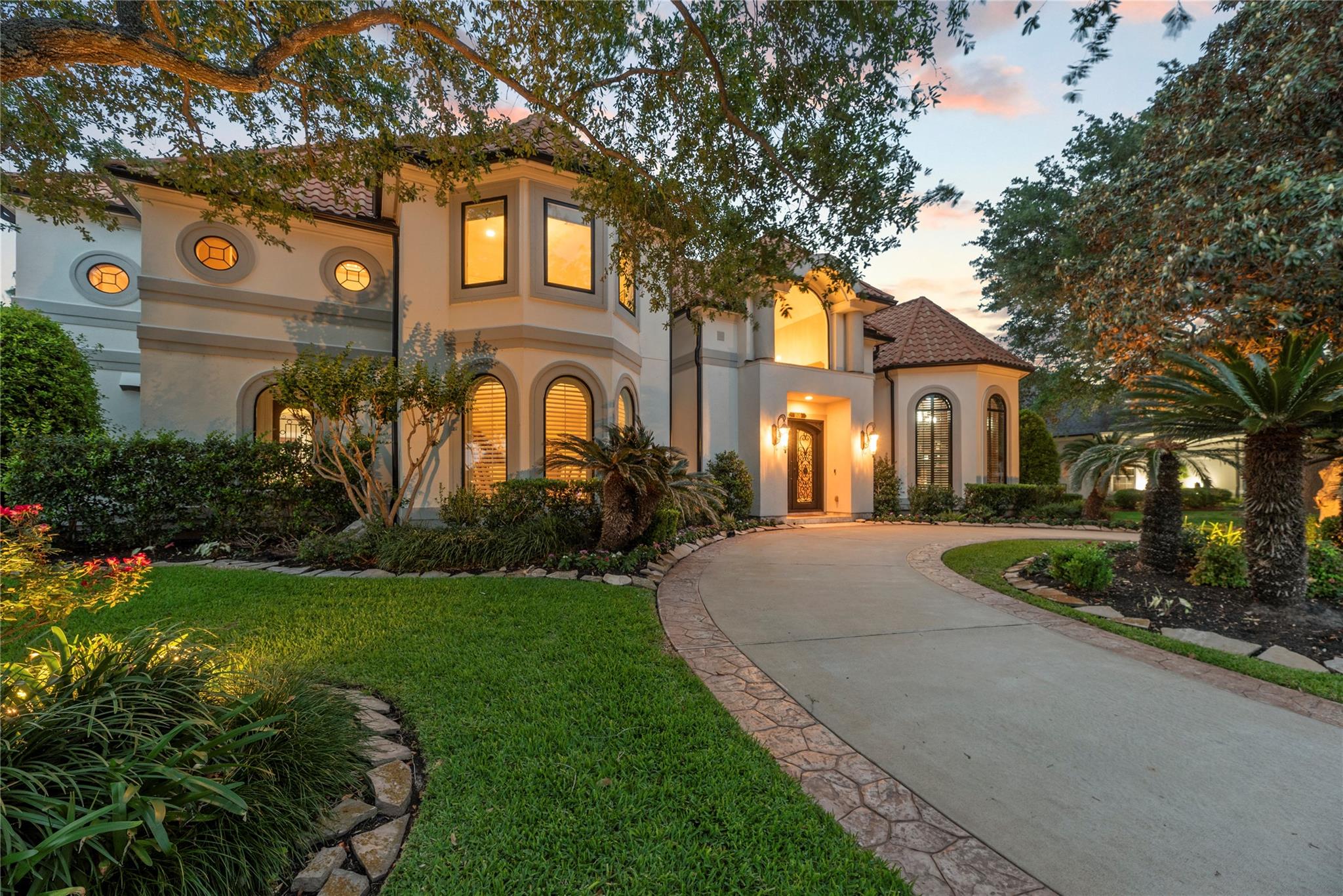 1810 Watercastle Court