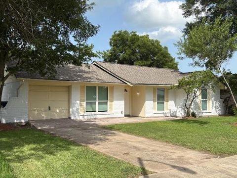 Photo of 12127 Rhinebeck Drive, Houston, TX 77089 (MLS # 51649665)
