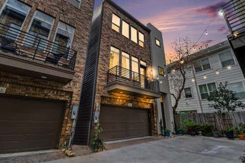 Homes For Sale - 715 Hartman Street<br/> Houston, TX 77007