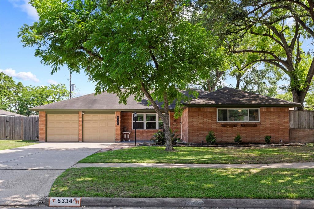 Photo of 5334 Saxon Drive, Houston, TX 77092 (MLS # 10546952)