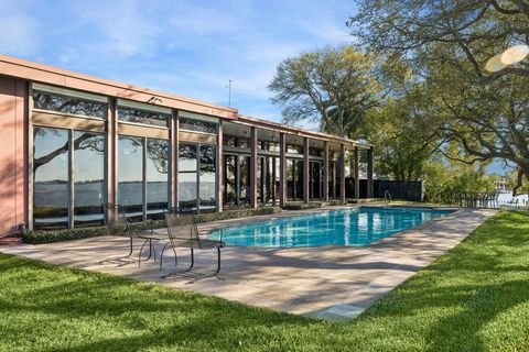 Photo of 1505 Driftwood Lane, Galveston, TX 77551 (MLS # 70800596)