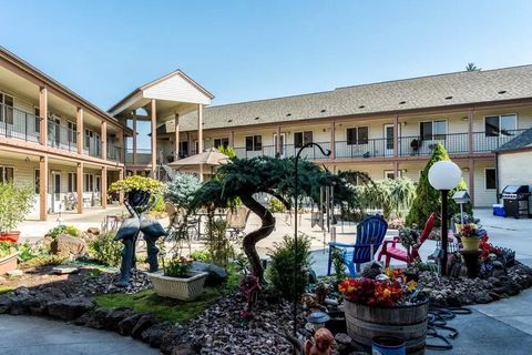 Photo of 787 Nw Canal Blvd Blvd, Redmond, OR 97756 (MLS # 39138442)