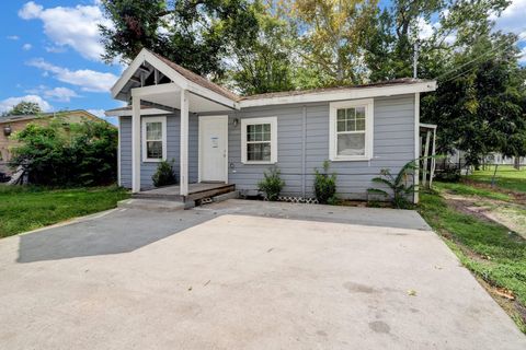 Photo of 7438 Bywood Street, Houston, TX 77028 (MLS # 22460951)