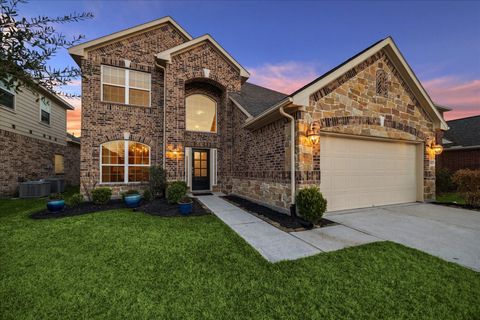 Photo of 21366 Somerset Shores Crossing, Kingwood, TX 77339 (MLS # 22560660)