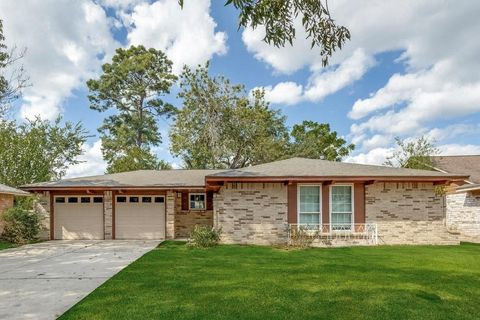 Photo of 6310 Silver Chalice Drive, Houston, TX 77088 (MLS # 81729585)