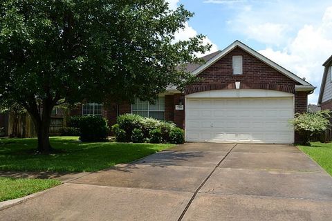 Photo of 2318 Waterwood Drive, Sugar Land, TX 77479 (MLS # 68130880)