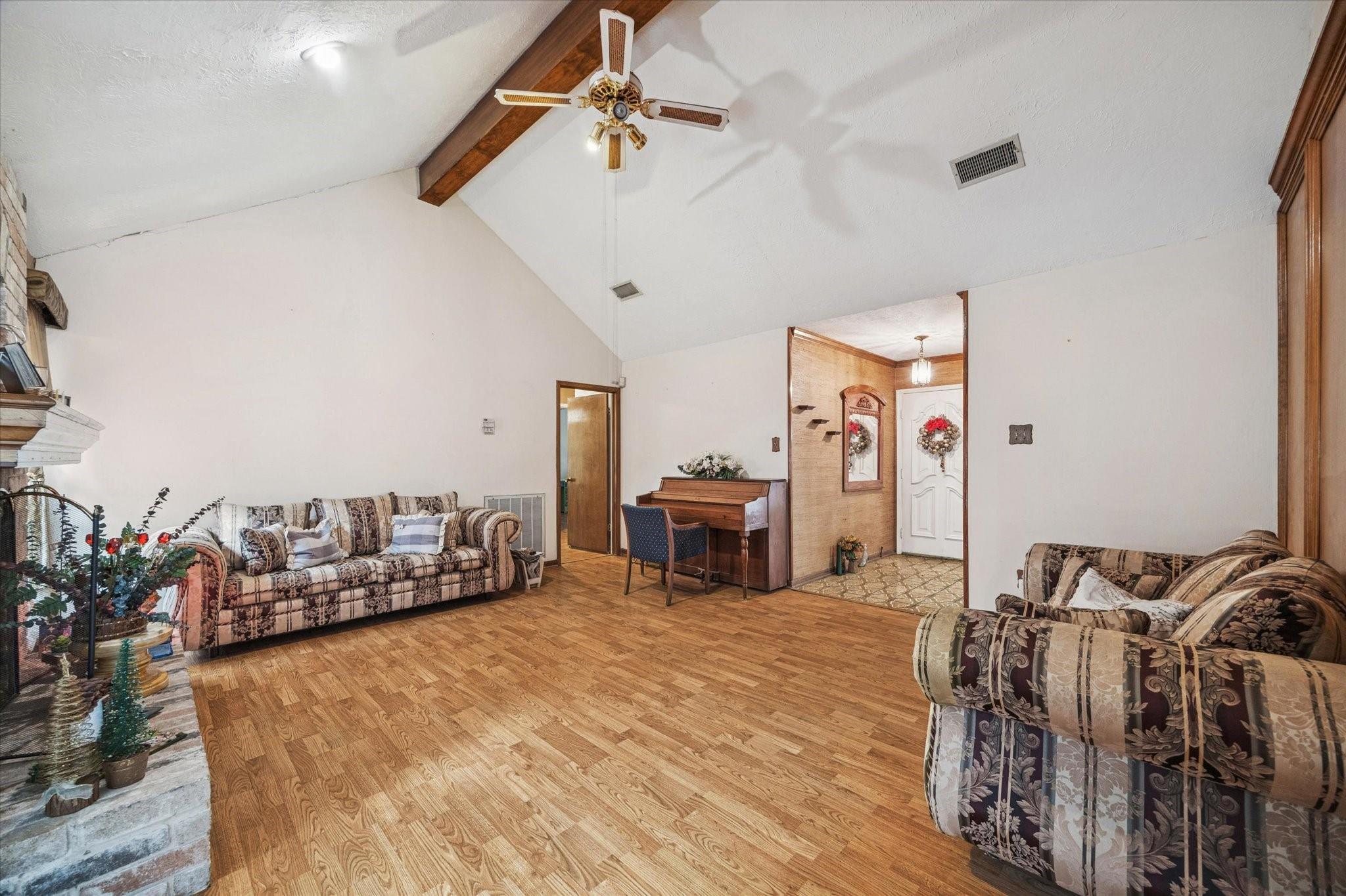 15427 Rio Plaza Drive