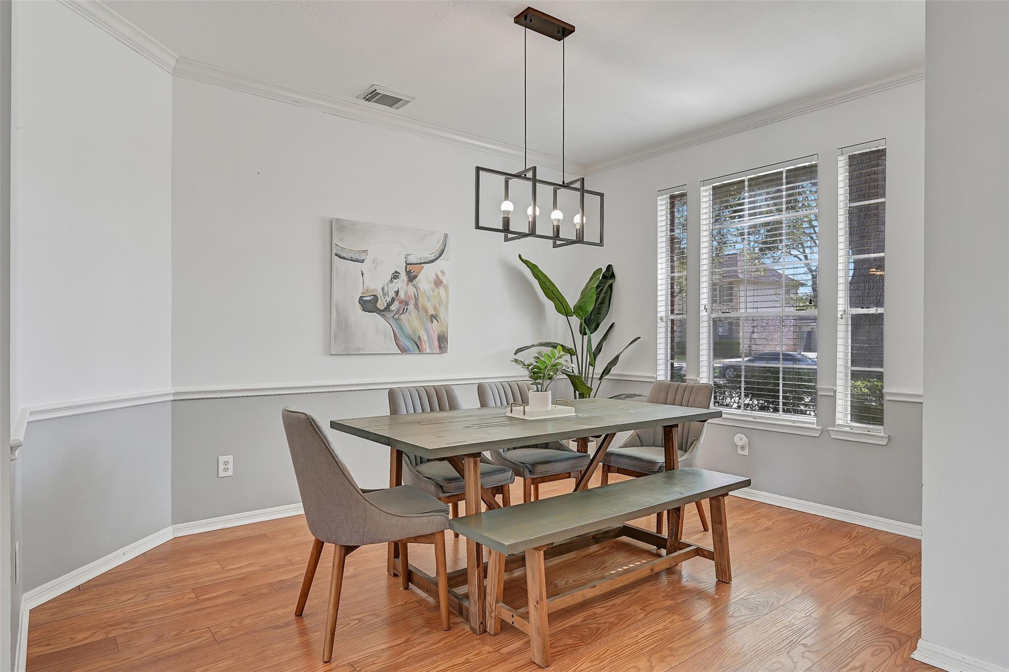 1807 N Mission Circle