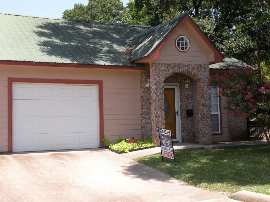 Photo of 822 Tangle Oaks Drive, Bellville, TX 77418 (MLS # 22415395)
