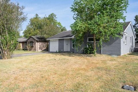 Photo of 415 Bellmar Lane, Friendswood, TX 77546 (MLS # 26413862) Photo of 415 Bellmar Lane, Friendswood, TX 77546 (MLS # 26413862)