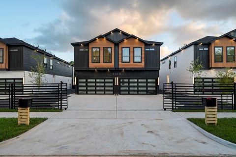 Photo of 5046 Pershing Street #A-B, Houston, TX 77033 (MLS # 56046640)