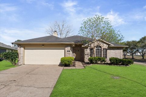 Homes For Sale - 4511 Hunter Green Court<br/> Fort Bend County, Fresno, TX 77545