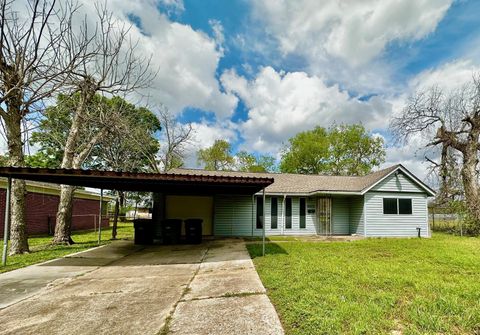 Photo of 6023 Belarbor Street, Houston, TX 77033 (MLS # 13991104)
