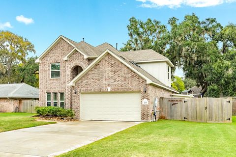 Photo of 213 N Amherst Drive, West Columbia, TX 77486 (MLS # 93746490)